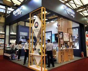 彩虹亮相上海日用百貨展，接受CCTV欄目組現(xiàn)場(chǎng)采訪